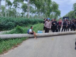 Jalan Selambo Diblokir, Pengguna Jalan Kesal