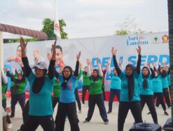 Emak-emak Pendukung Asri Ludin dan Lom Lom Senam Bersama