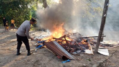 Gubuk Narkoba di Jalan Klambir V Dibakar
