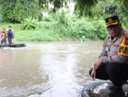 Kapolrestabes Medan Cek Keamanan Perahu Penyeberangan di Sungai Babura