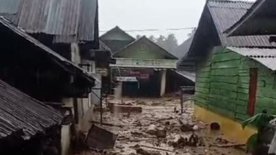 Desa Kota Tua di Tapsel Diterjang Banjir Bandang