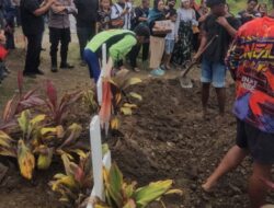 Kapolsek Percut Sei Tuan Hadiri Pemakaman Anak Balita yang Dibunuh