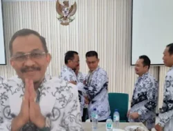 PGRI Sumut Rayakan Ultah Ilyas Sitorus di Tengah Rapat