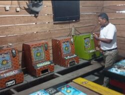 Masyarakat Belawan Hancurkan Puluhan Mesin Judi