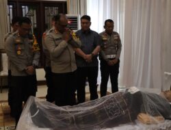 Kapolrestabes Medan Melayat ke Rumah Duka Kombes Pol (Purn) Makmur Ginting