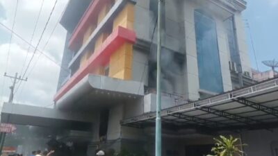 Dapur Cafe Fortuna Terbakar, Karyawan Berlarian