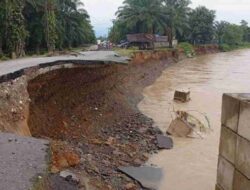 Jembatan di Batang Serangan Ambruk Akibat Hujan Deras