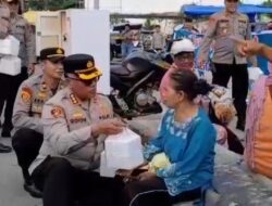 Kapolrestabes Medan Bagikan Takjil di Tuntungan