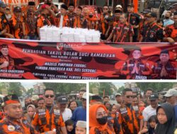 PP Hamparan Perak Bagikan Takjil  di Depan Sekretariat MPC PP Deliserdang