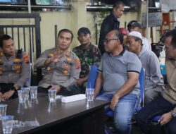Kapolrestabes Medan Ikut Ronda Malam di Posko Anti Tawuran Tegal Sari