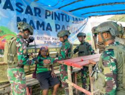 TNI Gelar Pengobatan Gratis dan Borong Hasil Bumi Warga di Papua Tengah