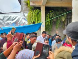 Warga Humbahas Antusias Sambut Kedatangan Bobby dan Gibran