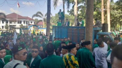 Ribuan Massa Al Washliyah Terobos Kantor Bupati Deliserdang