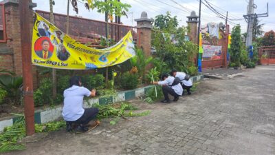 Sat Intelkam Polrestabes Medan Bersihkan Gereja Katolik St Petrus