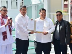 Gubsu Serahkan Aset Bangunan Rumah Dinas ke Pemkab Samosir