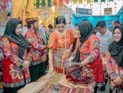HUT ke-45 Dekranas di Balikpapan, Stan Sumut Pamerkan Tas, Songket, Baju Motif Khas Daerah