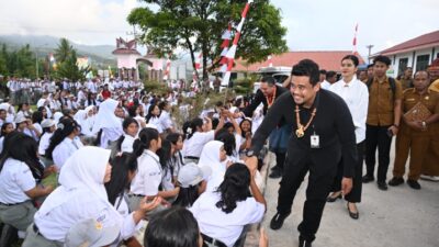 Gubsu dan Ketua PKK Tinjau Fasilitas SMA Negeri 1 Salak