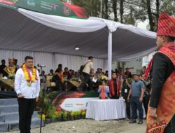 Gubernur Bobby Nasution Buka Festival Pesta Bunga dan Buah Tanah Karo 2025