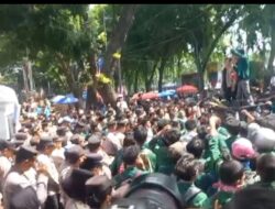 Pengunjukrasa di Depan DPRD Sumut Bubar