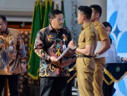 Sekdaprov Sumut Serahkan 64 SK CPNS IPDN