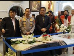 Kapolrestabes Melayat Uskup Emeritus Agung Medan Mgr Alfred Gonti Pius Datubara