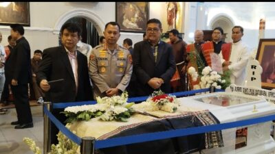 Kapolrestabes Melayat Uskup Emeritus Agung Medan Mgr Alfred Gonti Pius Datubara