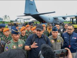 Gubernur Bobby Nasution Terbang Bawa Logistik dan Obat-obatan ke Tapteng dan Sibolga yang Masih Terisolir