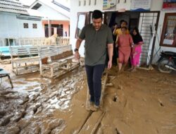 Bobby Nasution Terobos Daerah Banjir dan Longsor Parah di Tapteng