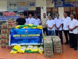 Ketua dan Anggota DPRD Deliserdang Bantu Korban Banjir di Pantai Labu