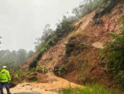 Longsor Kembali Putus Akses Tarutung–Sibolga
