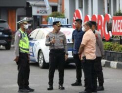 Kapolrestabes Medan Pimpin Pengaturan Lalin Pagi di Jalan Gatot Subroto