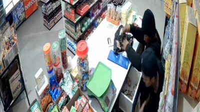 Dua Maling Terekam CCTV Bobol Toko Sayuran di Tembung