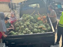 Sopir Ngantuk, Pick Up Hantam Rumah dan Tiang Listrik