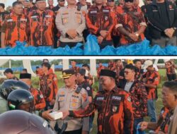 PP Percut Sei Tuan dan Polsek Medan Tembung Bagikan Takjil ke Pengendara