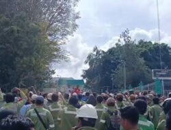 Ribuan Karyawan PT TPL Tuntut Pesangon