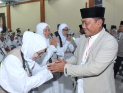 Lom Lom Suwondo Lepas Jemaah Haji Kloter 15 Menuju Tanah Suci