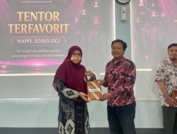 Andi Zulkifli Tirta SPd  Terima Penghargaan Tentor Terfavorit Sosiologi dari Bimbel Adzkia
