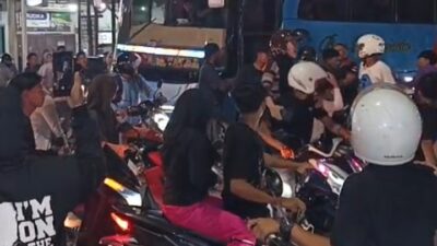 Viral Keributan Pengendara Motor dengan Bus Pariwisata di Medan Marelan