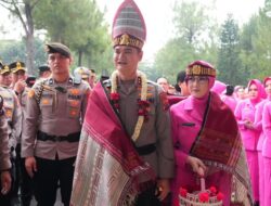 Kapoldasu Irjen Pol Sonny Irawan Disambut Ulos dan Tarian Tradisional